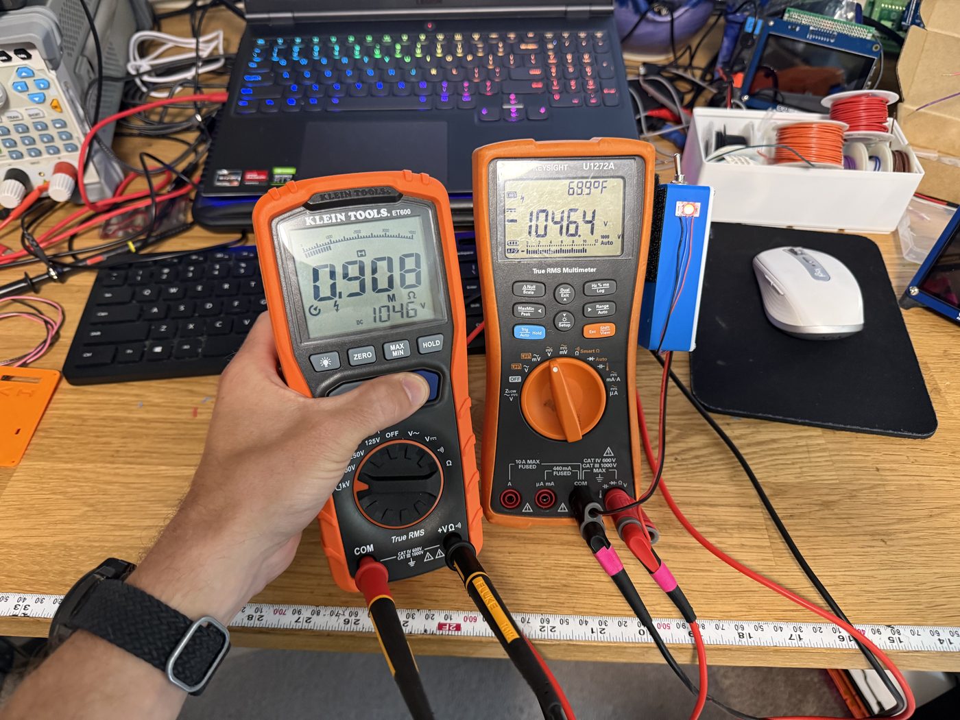 The detector working with −1 kV applied from a megohmmeter.